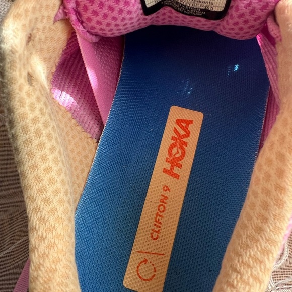 Hoka Clifton9, SZ 6 pink and blue tennis shoes - Picture 7 of 9